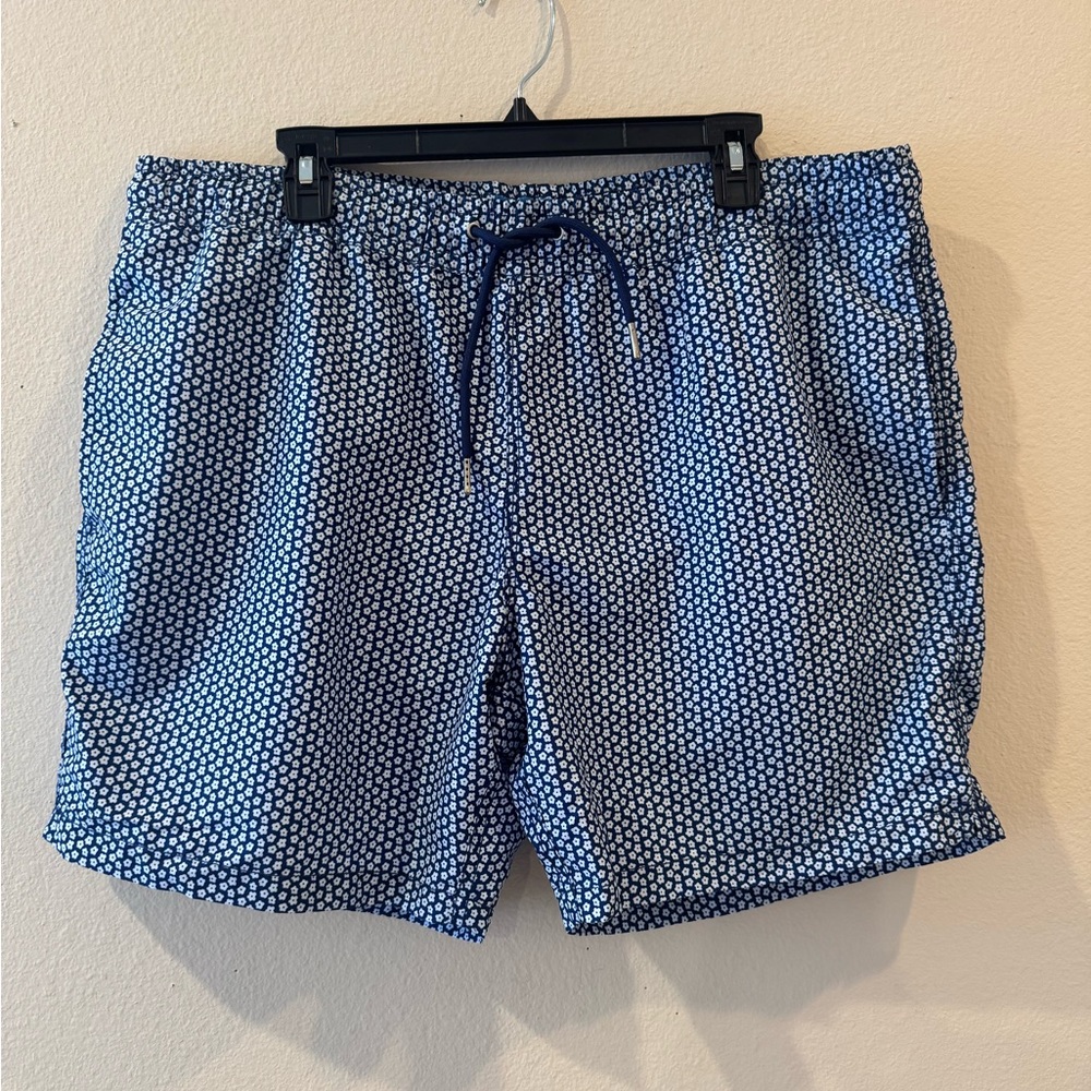 Men beautiful swim shorts